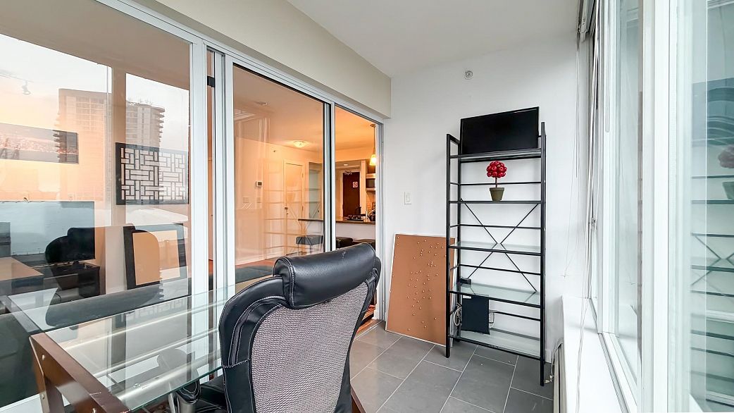 1606 688 Abbott Street