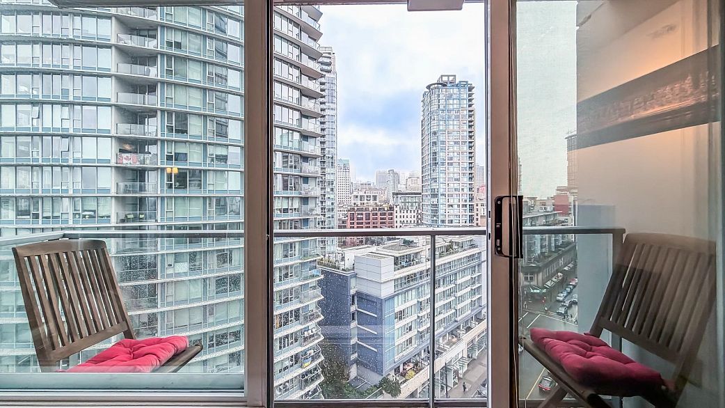 1606 688 Abbott Street