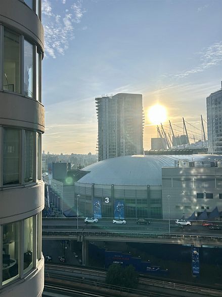 1606 688 Abbott Street