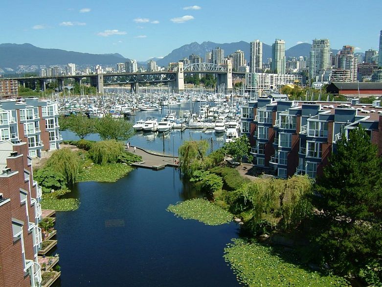 204 1550 Mariner Walk