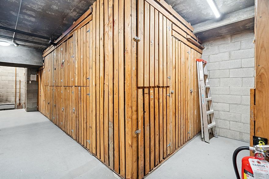 111 3787 W 4th Avenue