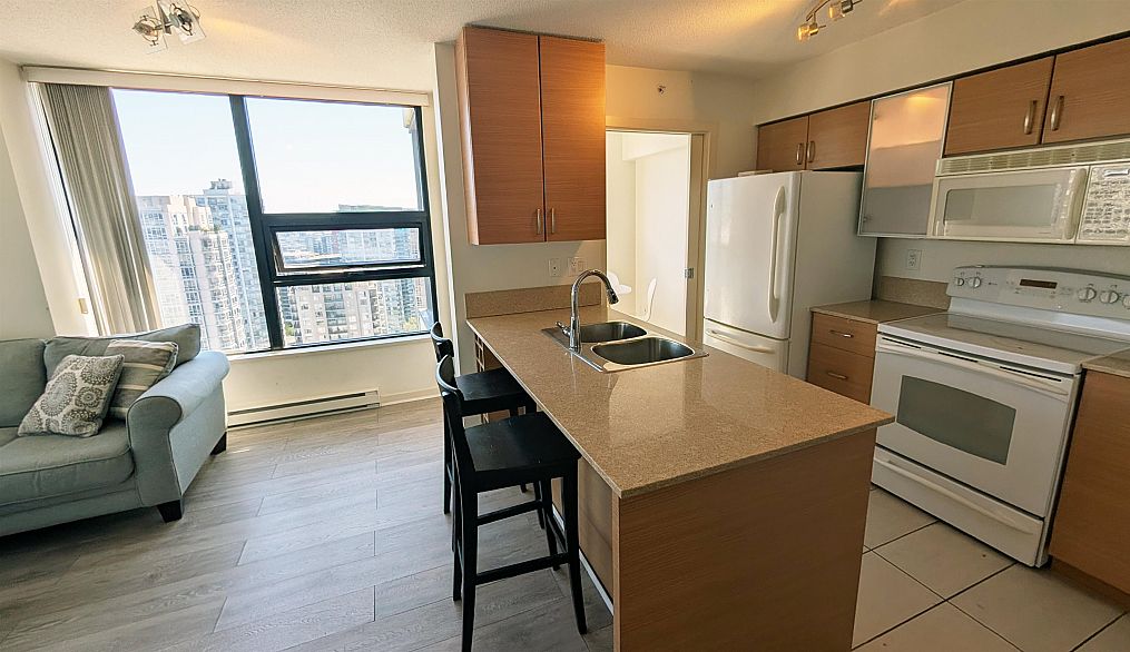 2705 977 Mainland Street