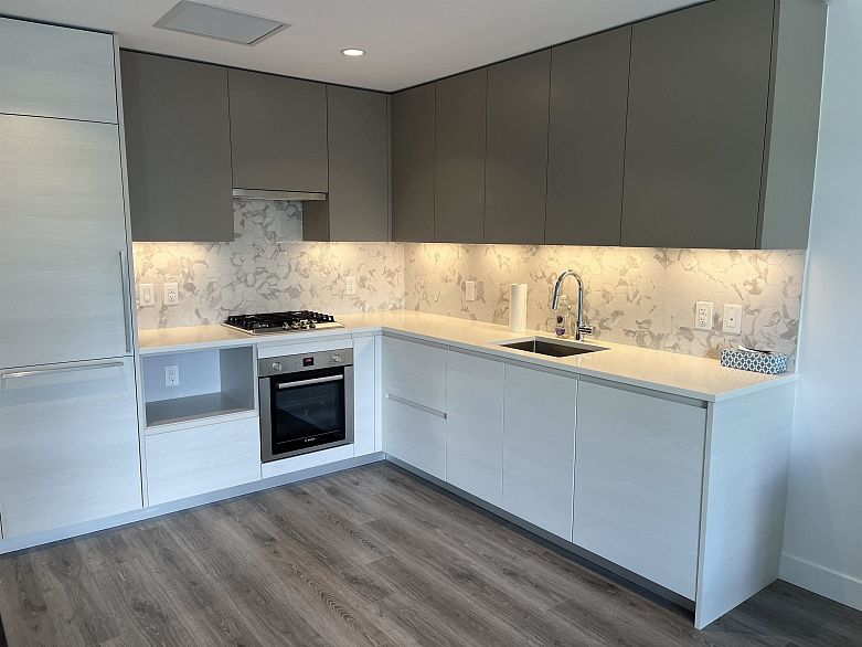 905 8181 Chester Street