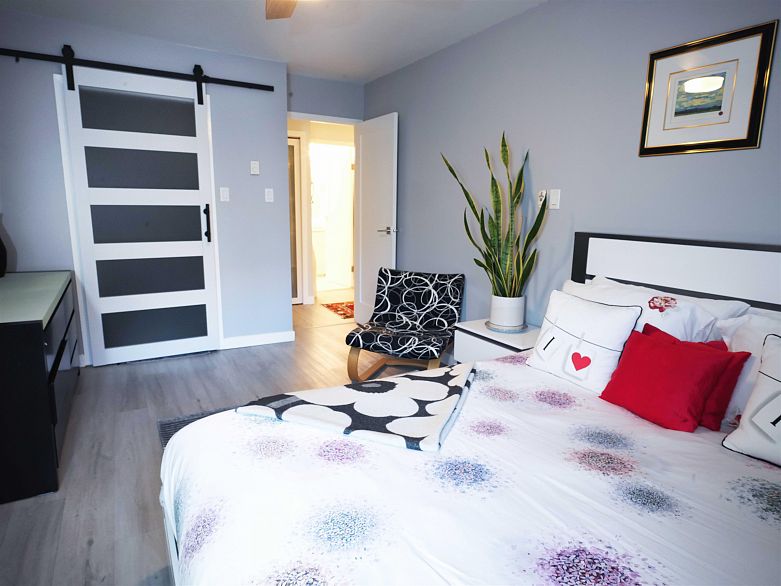 204 1550 Mariner Walk