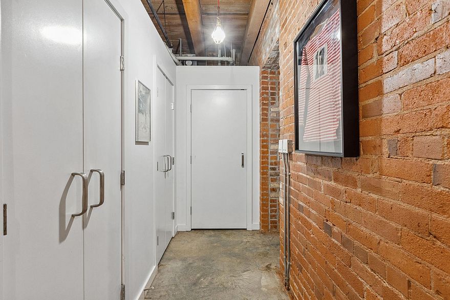 314 55 E Cordova Street