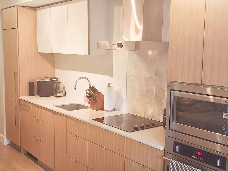 221 159 W 2nd Avenue