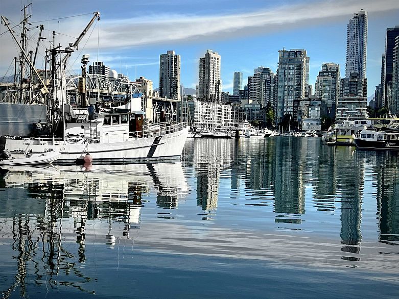 204 1550 Mariner Walk