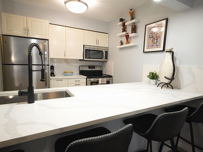 204 1550 Mariner Walk