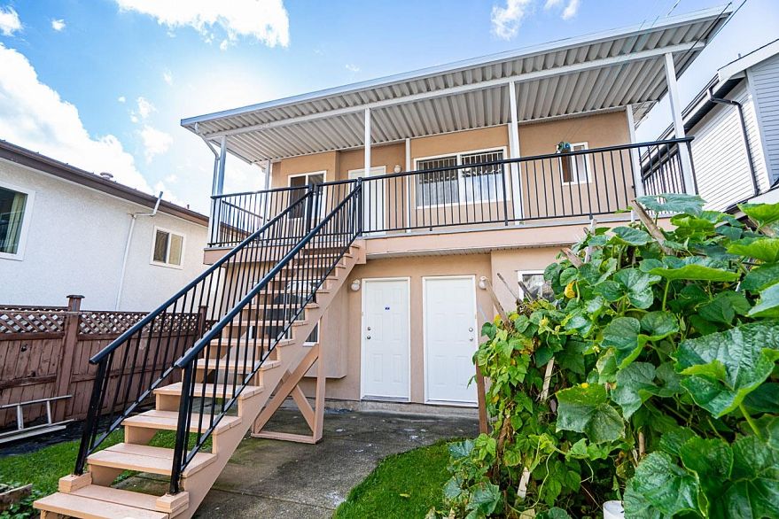 2887 E Georgia Street