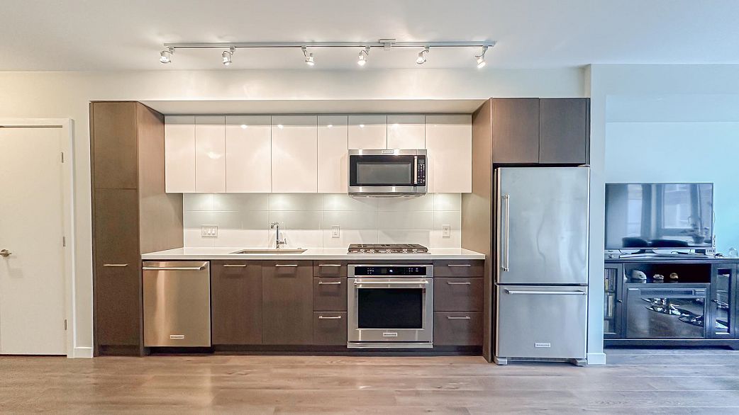 503 384 E 1st Avenue