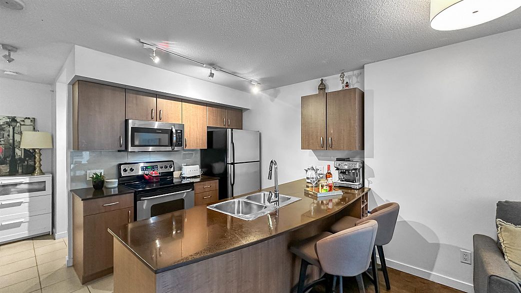 616 610 Granville Street