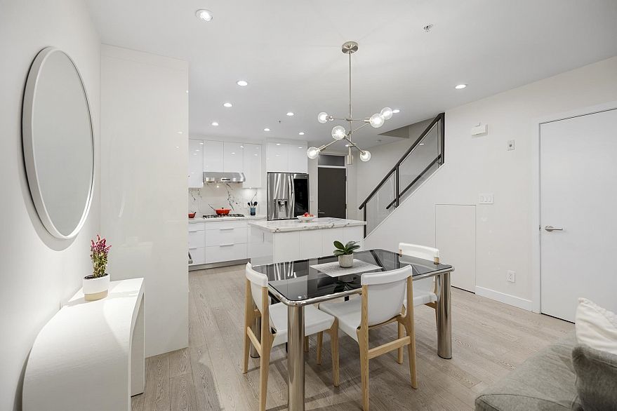 211 1961 Collingwood Street