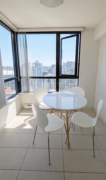 2705 977 Mainland Street