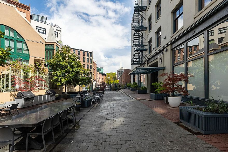 314 55 E Cordova Street