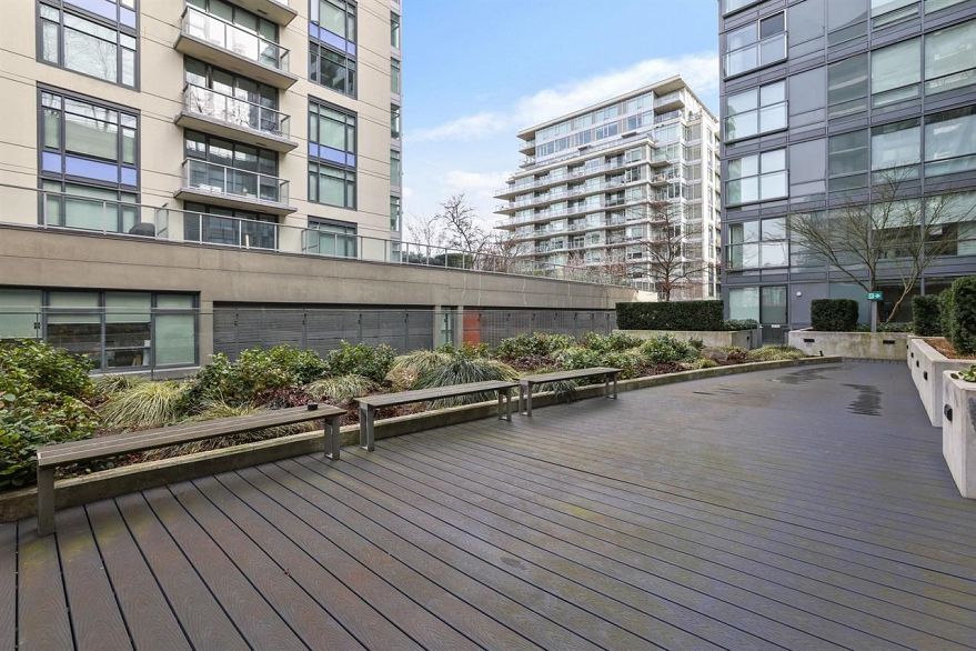 221 159 W 2nd Avenue