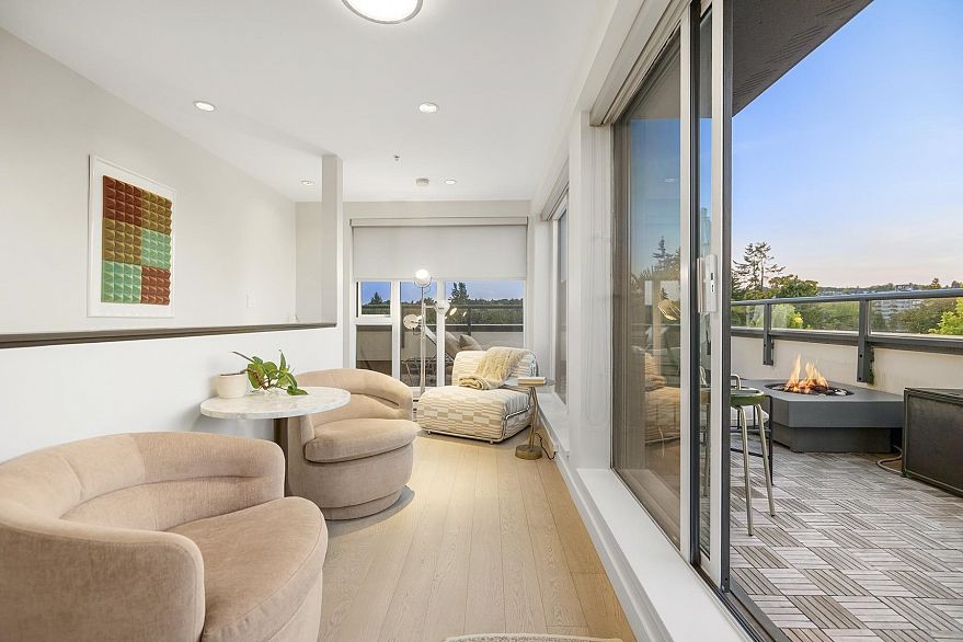 211 1961 Collingwood Street