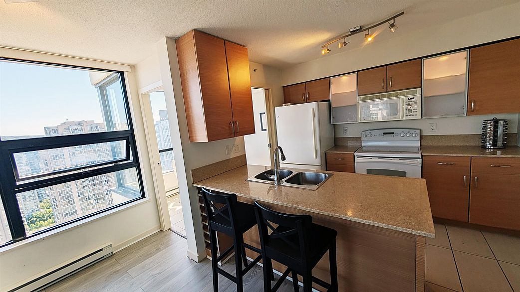 2705 977 Mainland Street