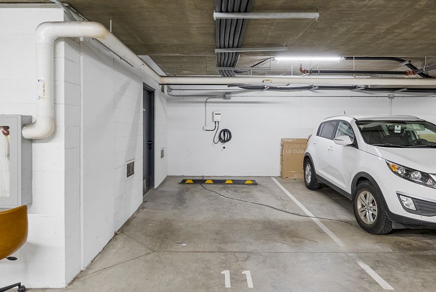 211 1961 Collingwood Street