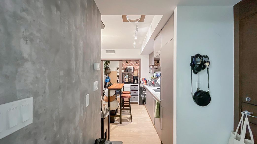 1205 68 Smithe Street