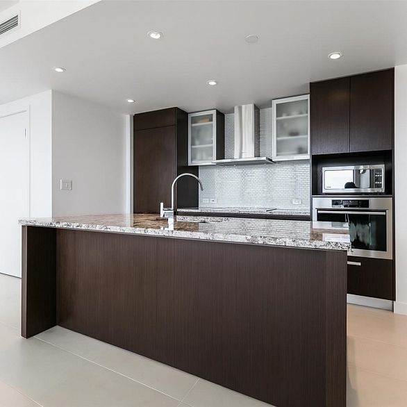 3005 1028 Barclay Street