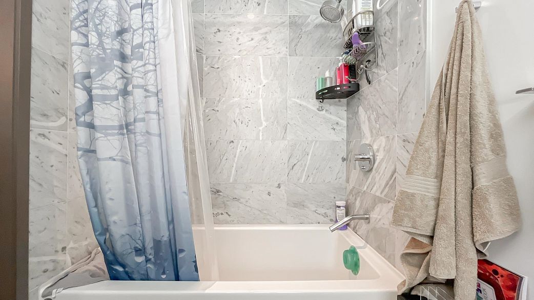 1205 68 Smithe Street