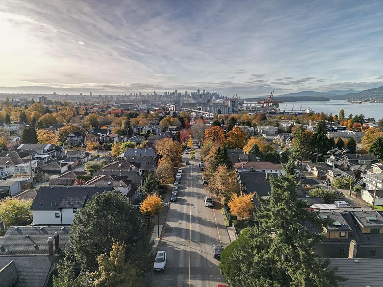 1 2565 Dundas Street