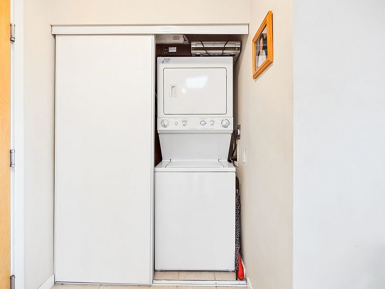 416 2891 E Hastings Street