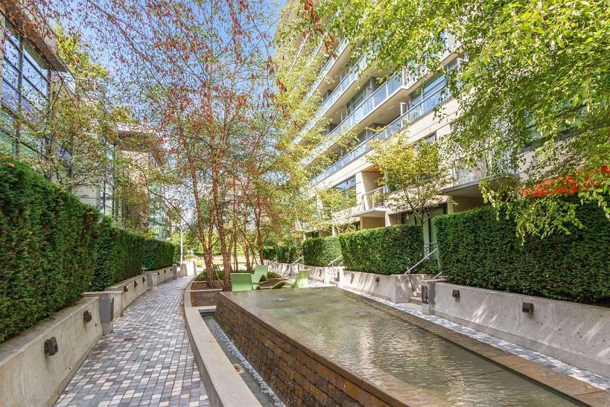 221 159 W 2nd Avenue