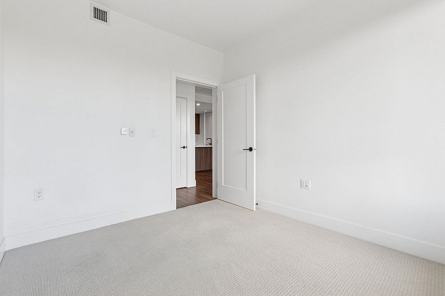 405 6933 Cambie Street