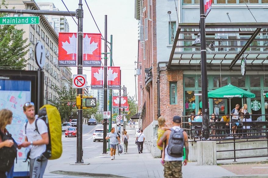 2705 977 Mainland Street