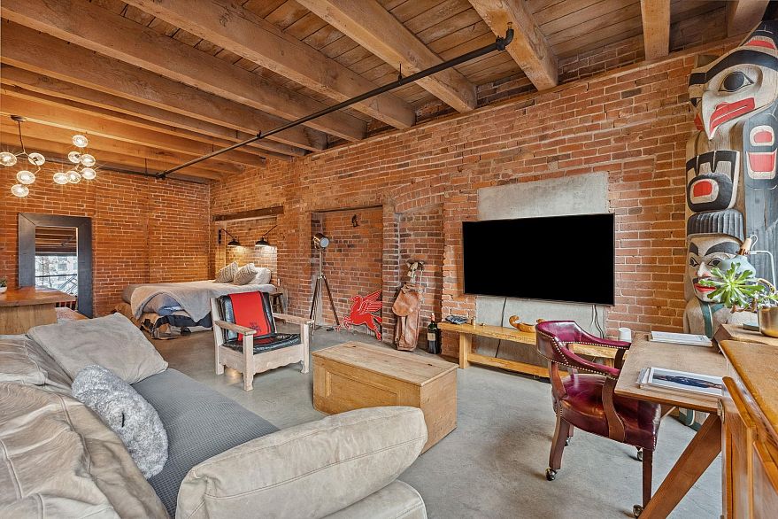 314 55 E Cordova Street