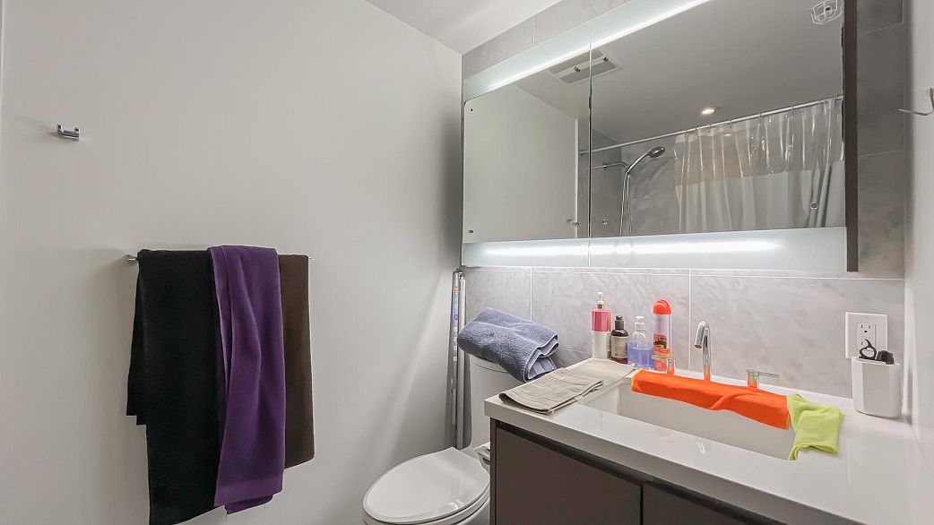 805 68 Smithe Street