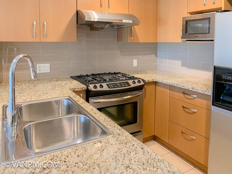 323 9288 ODLIN ROAD, Richmond BC V6X 0C3