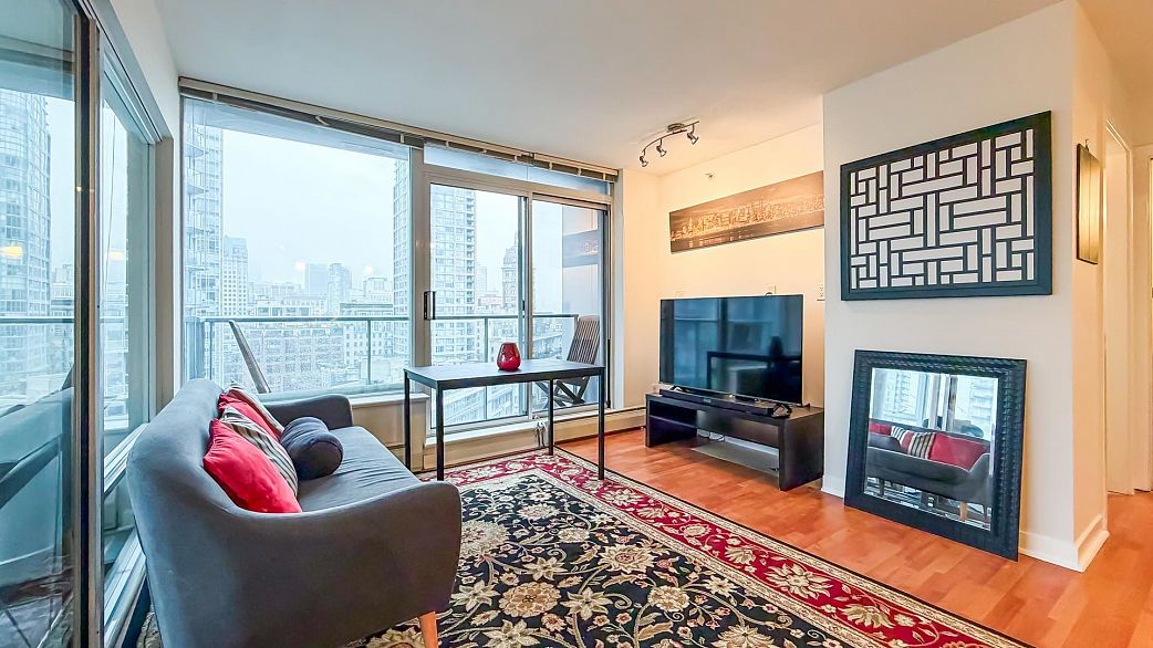 1606 688 Abbott Street