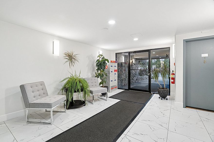 111 3787 W 4th Avenue