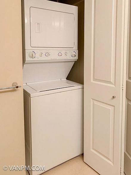 323 9288 ODLIN ROAD, Richmond BC V6X 0C3