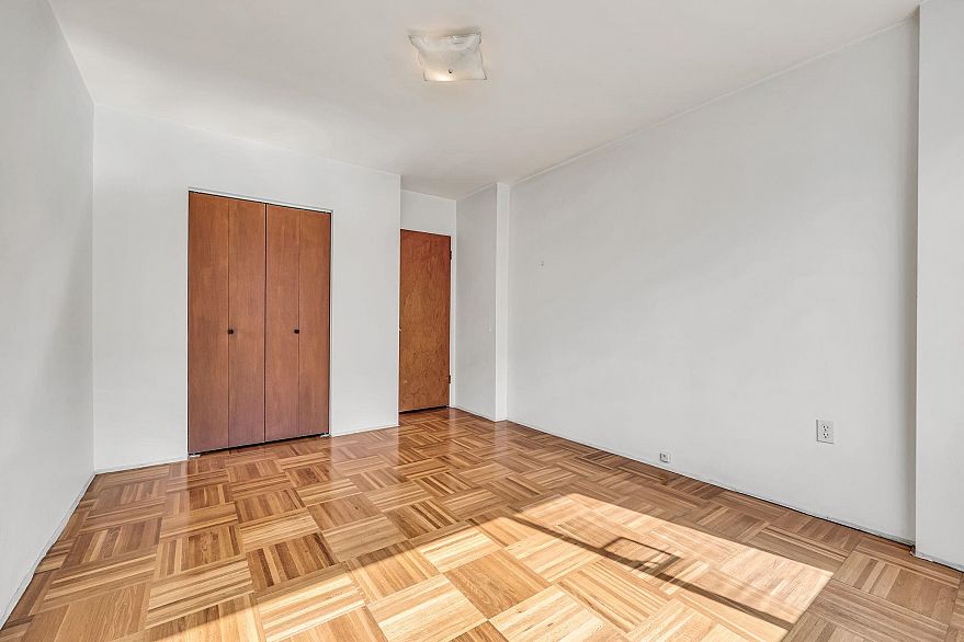 301 1050 Chilco Street