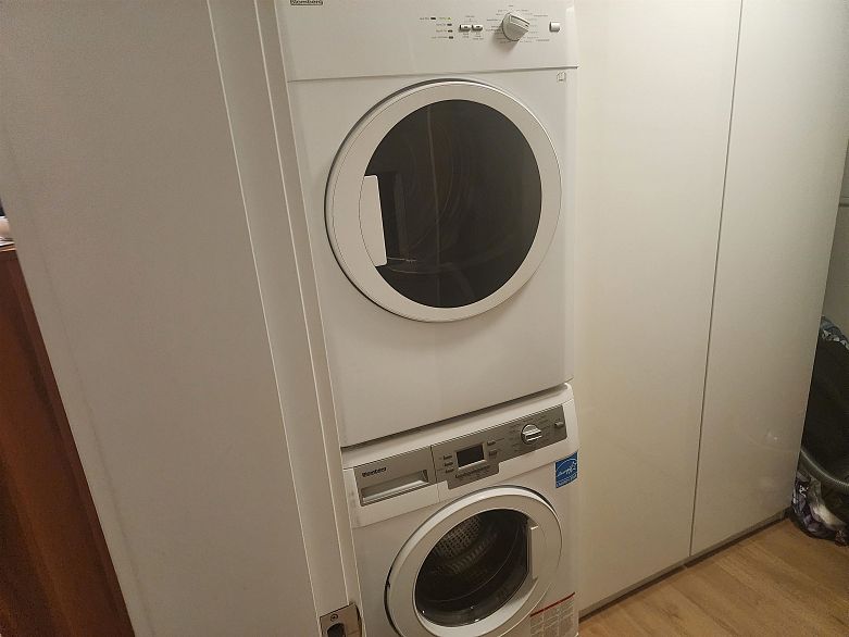 221 159 W 2nd Avenue