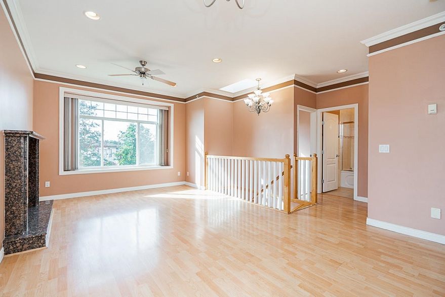 2887 E Georgia Street