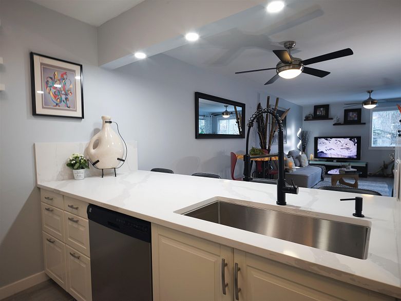 204 1550 Mariner Walk