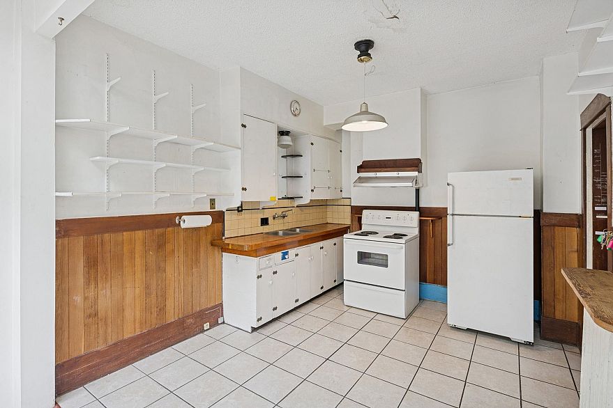 2239 Stephens Street