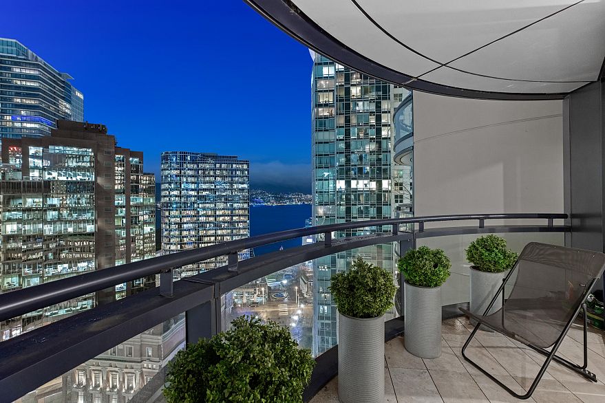 1807 838 W Hastings Street