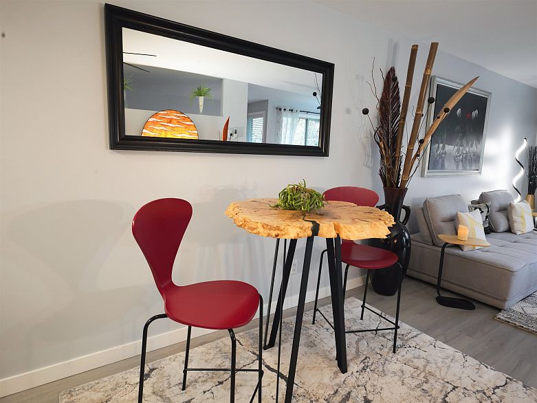 204 1550 Mariner Walk