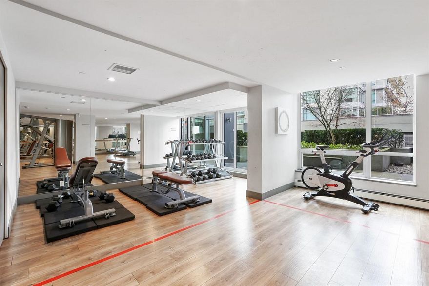 221 159 W 2nd Avenue