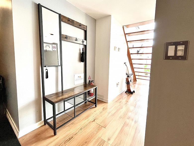 403 933 Seymour Street