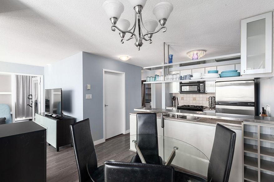 2706 1438 Richards Street