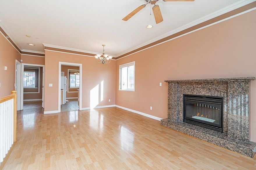 2887 E Georgia Street