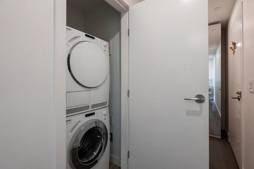 4208 1480 Howe Street