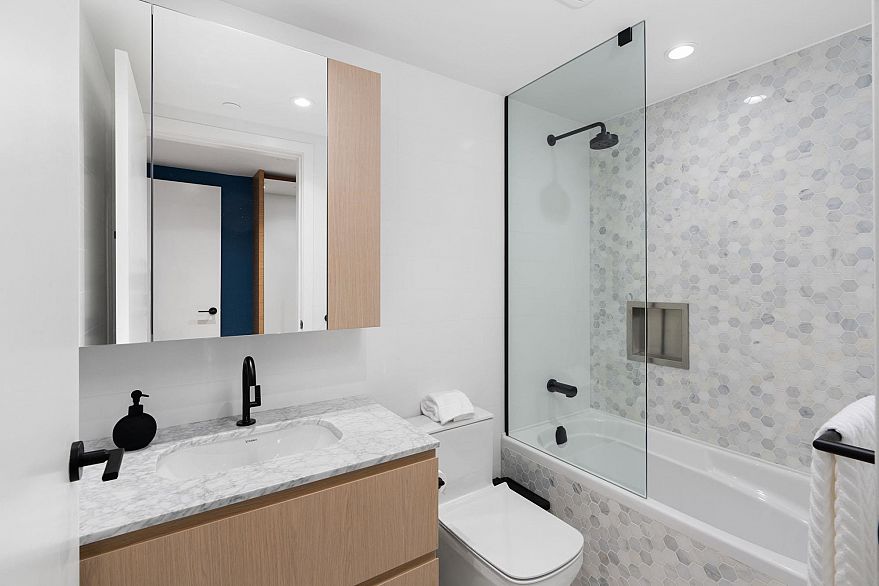 1604 1365 Davie Street