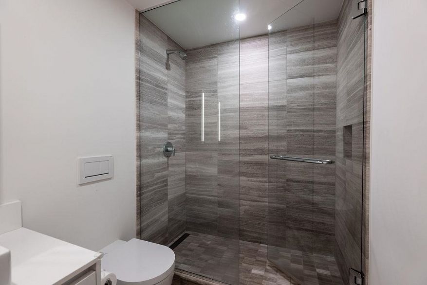 4208 1480 Howe Street